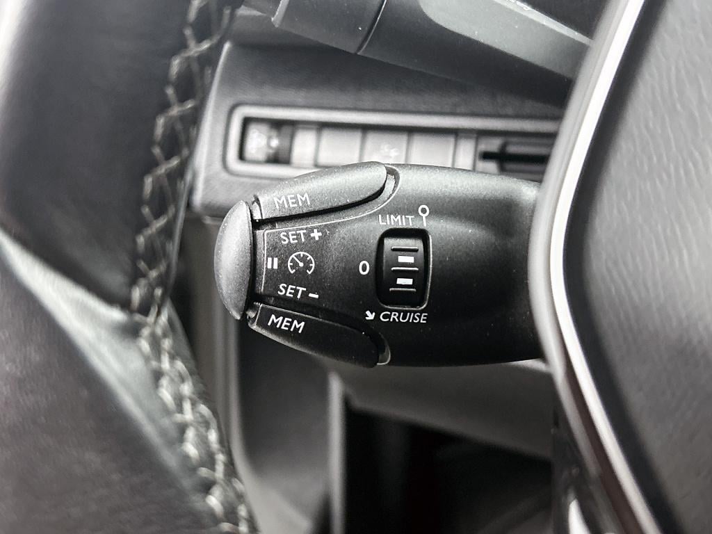 Peugeot 3008 130 pk allure | rijklaar | trekhaak | elektrische achterklep |