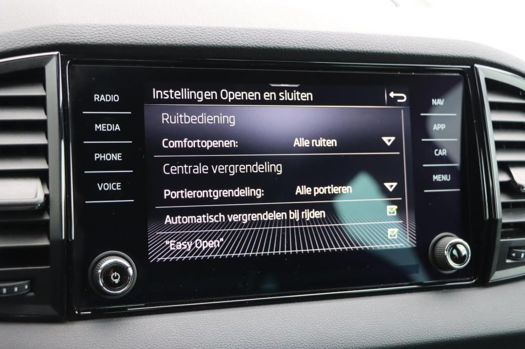 Skoda Karoq 1.5 tsi sportline 150pk dsg7 voor+achterbankverwarming | stuurv