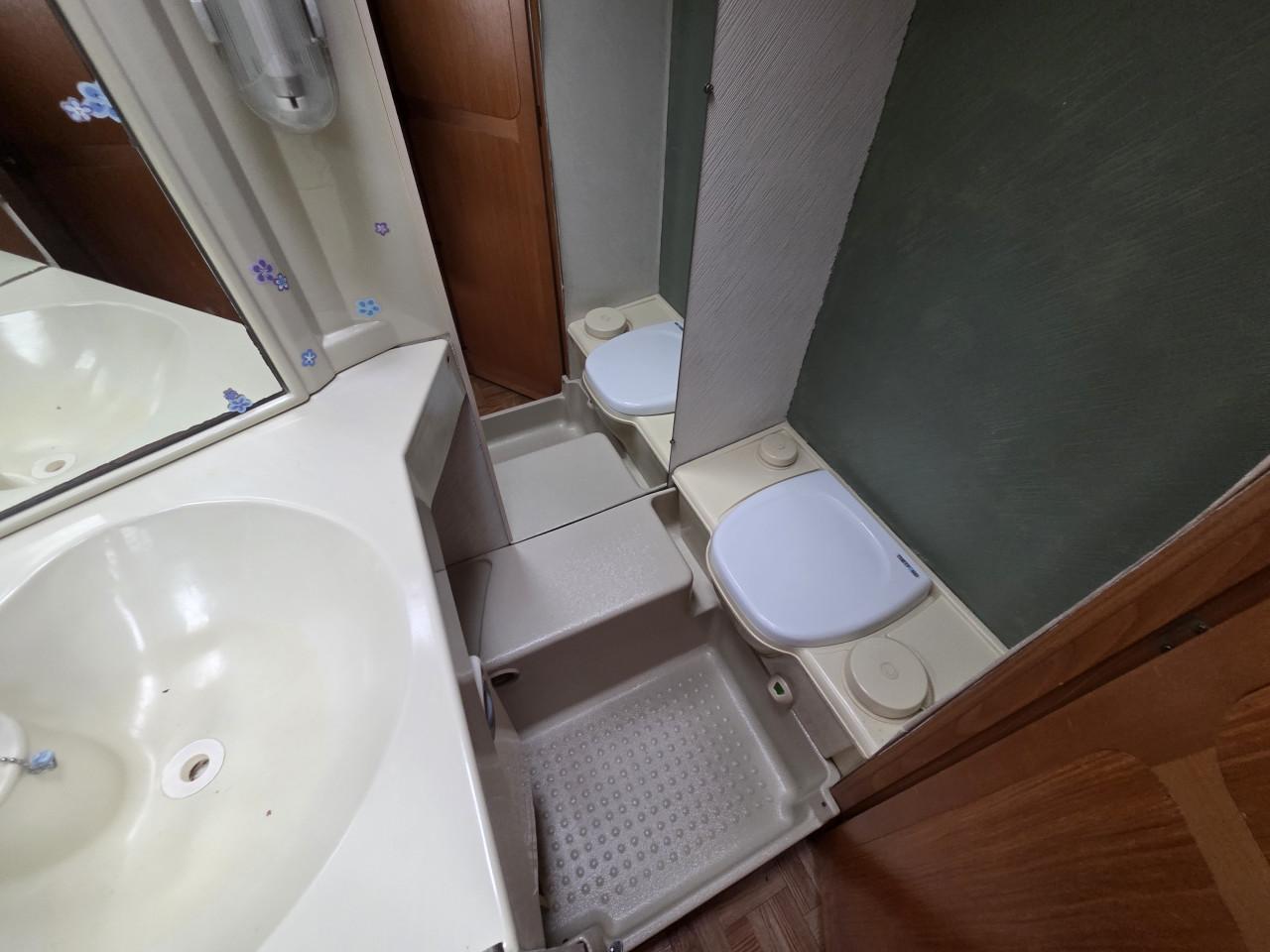 Knaus azur 620 met voortent
