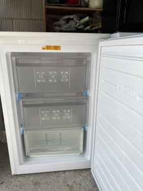 Nieuwe WHIRLPOOL W55ZM112W2N Vriezer / vrieskast 85x55 cm. 103 liter