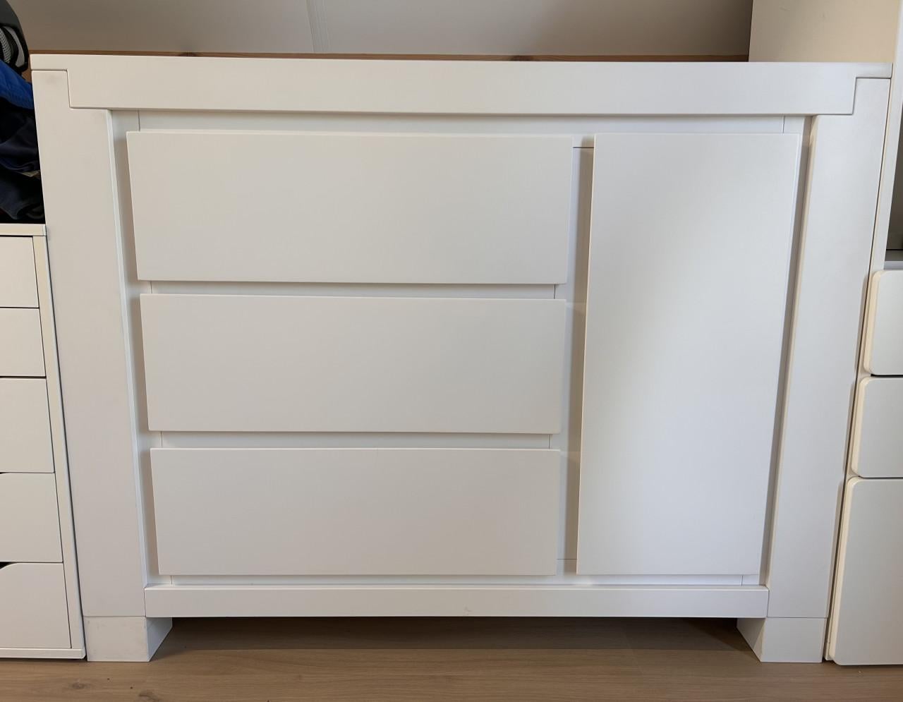 Commode + kast babykamer