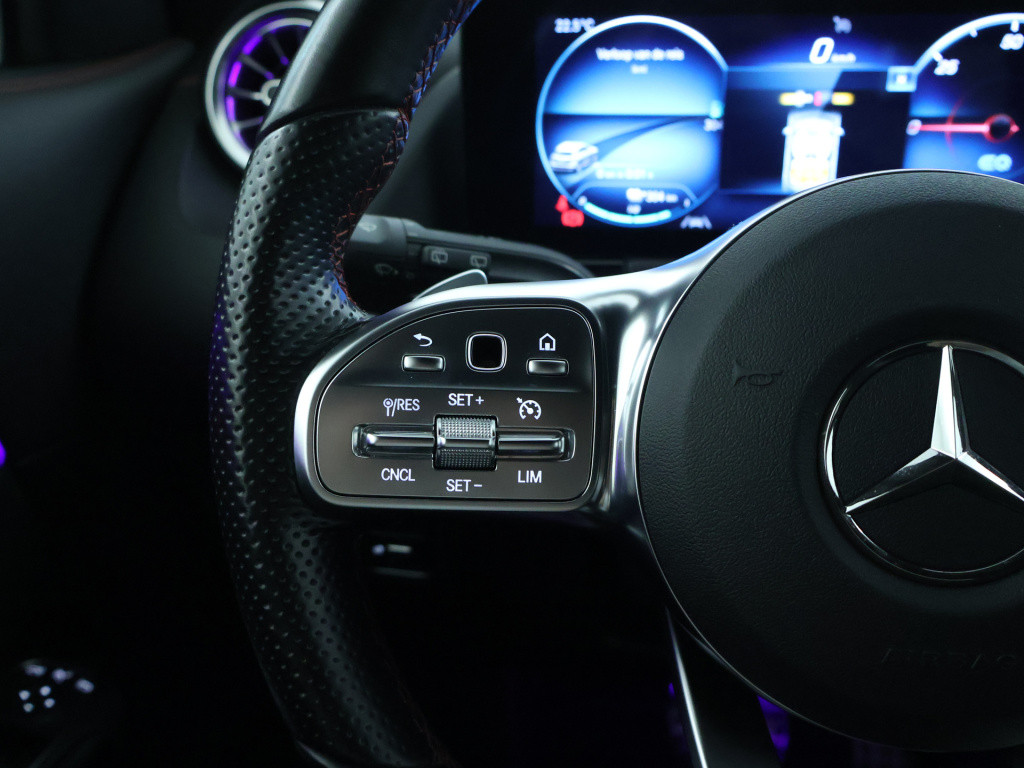 Mercedes-Benz Eqa 250 business solution amg 67 kwh | dodehoek detector | sf
