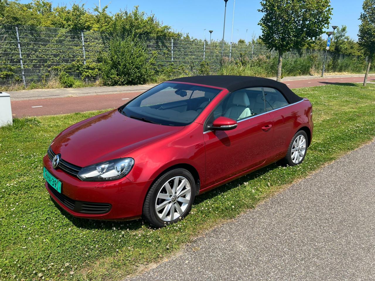 VW Golf Cabriolet uit 2012 met slechts 129.000 km LED/Airco/Leer