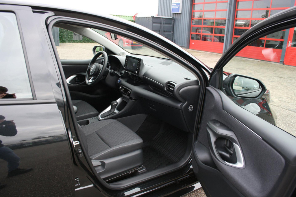 Mazda 2 Hybrid 1.5 centre-line