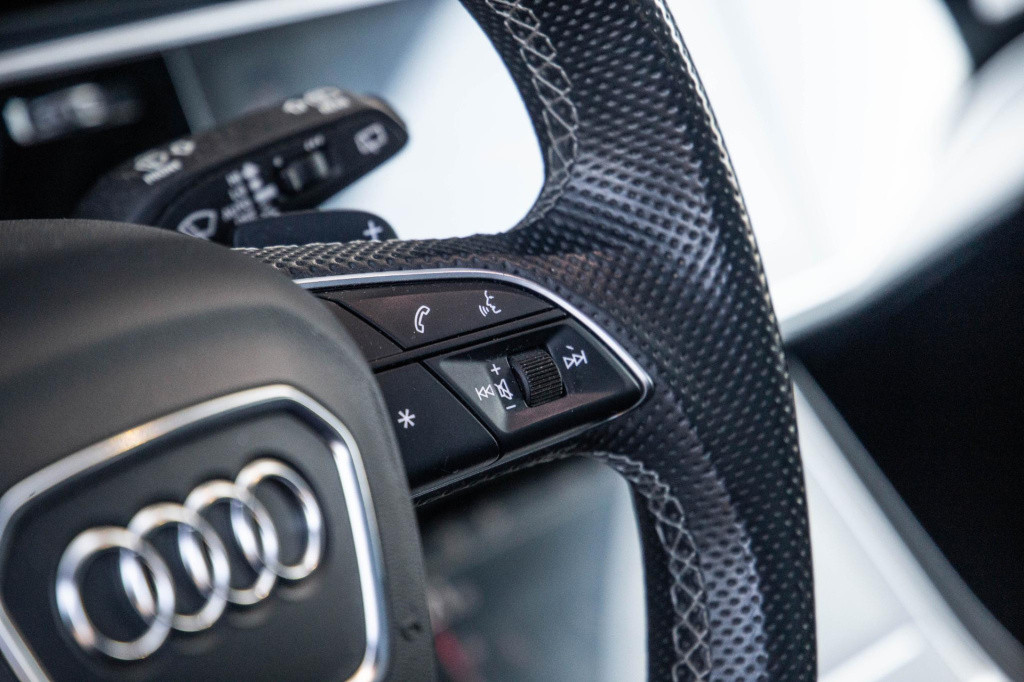 Audi Q7 sq7 s-line grijs kenteken 3x s-line / 360 camera / adaptive cruise 