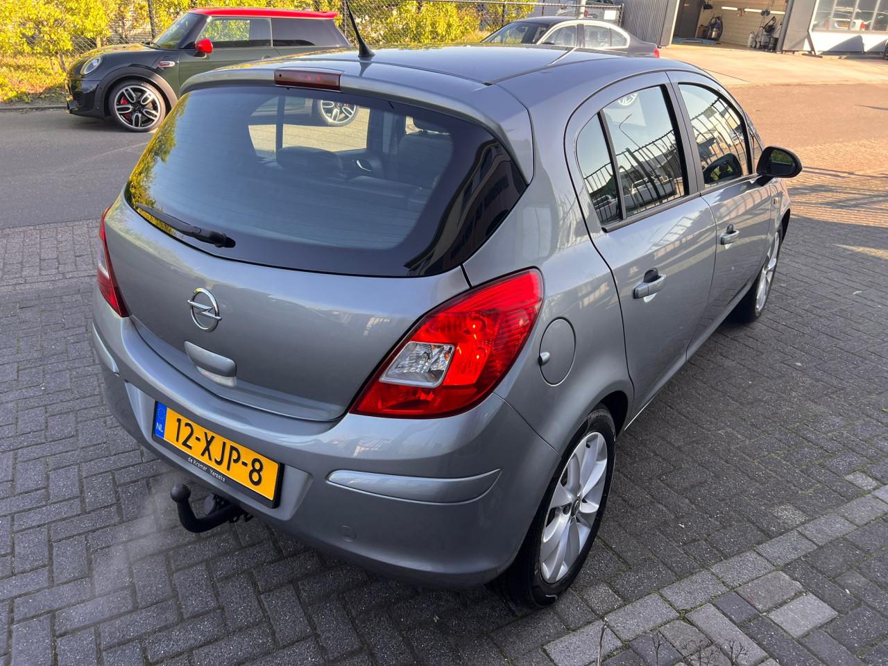 Opel Corsa 1.2-16V Anniversary Edition