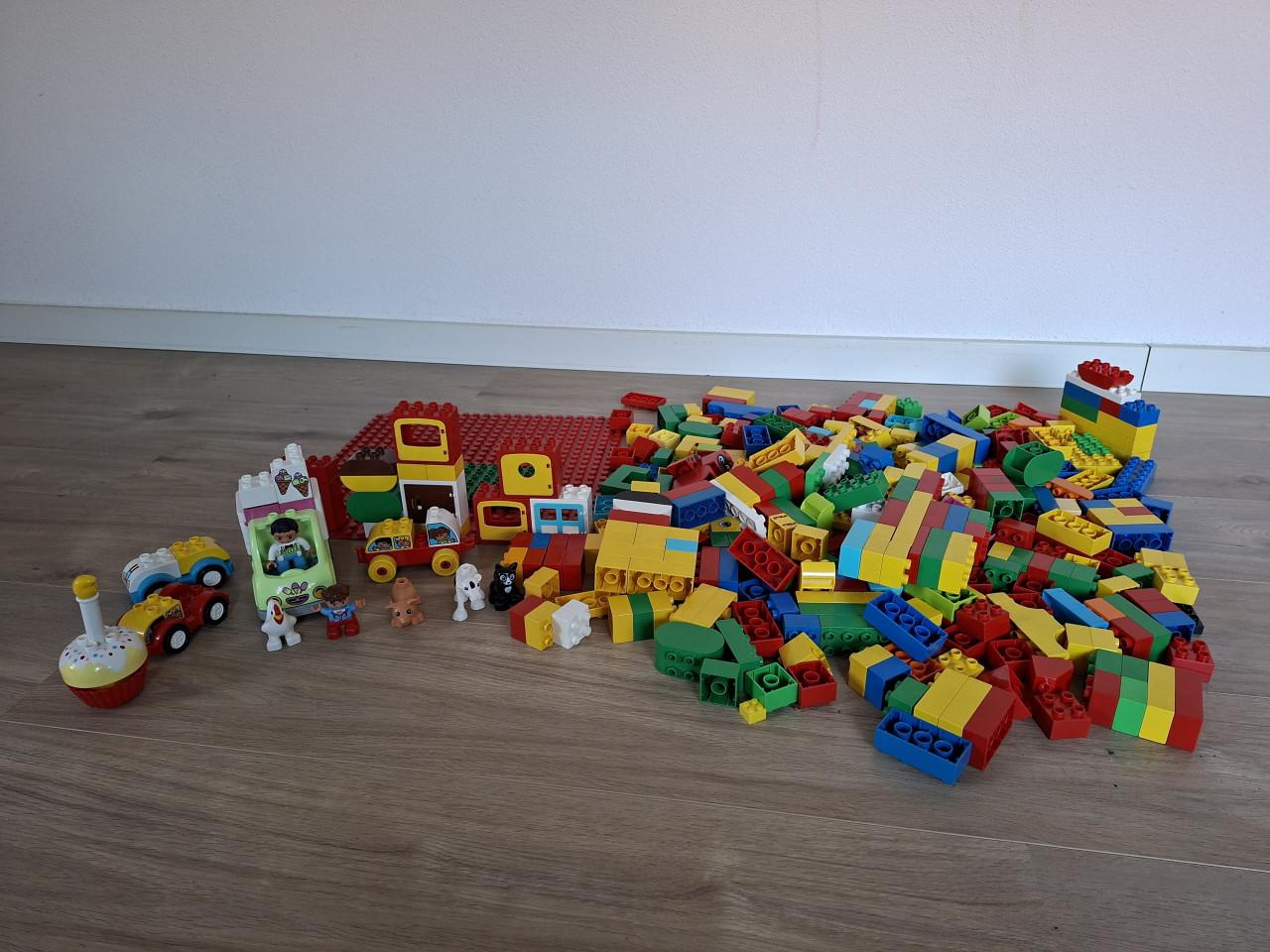 Duplo met grondplaat en ijstruck