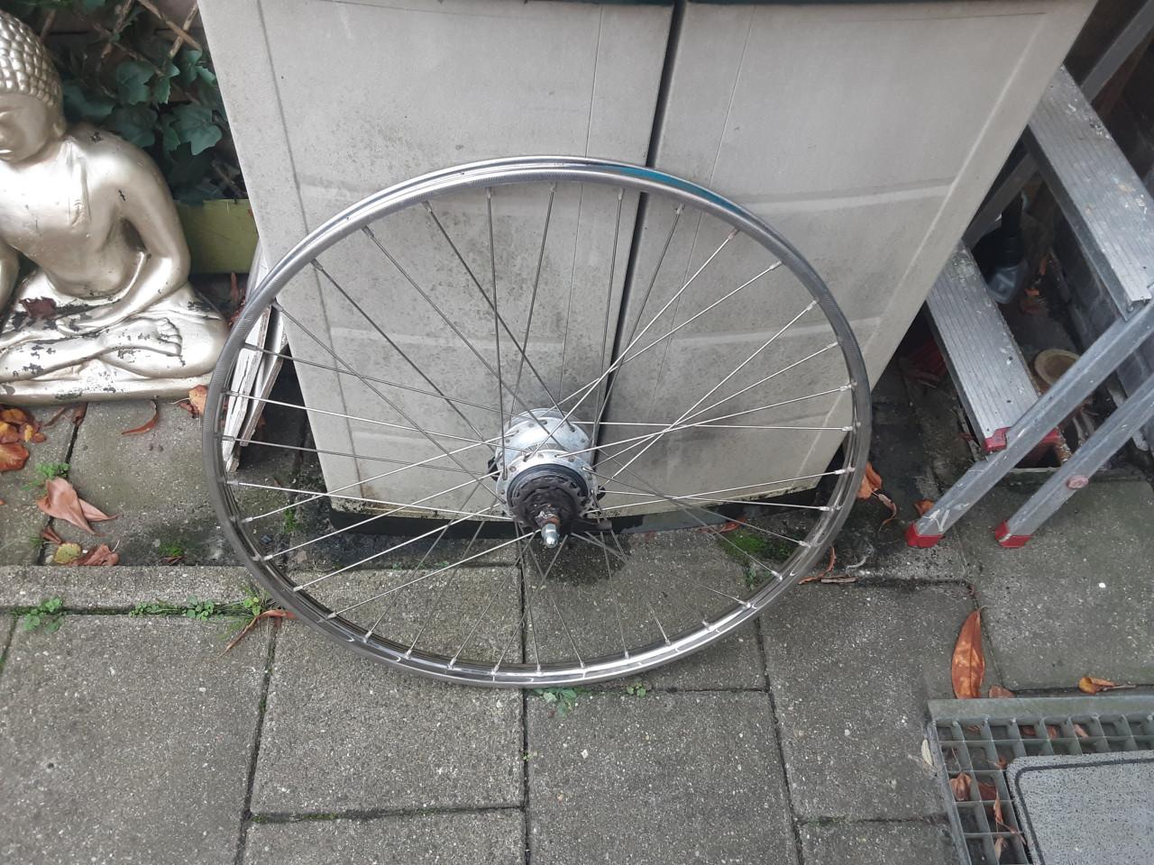 28 inch r.v.s nexus achterwiel, 7 speed,rollerbrake rem