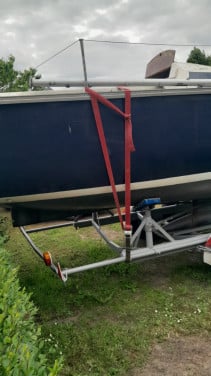 Zeilboot met trailer