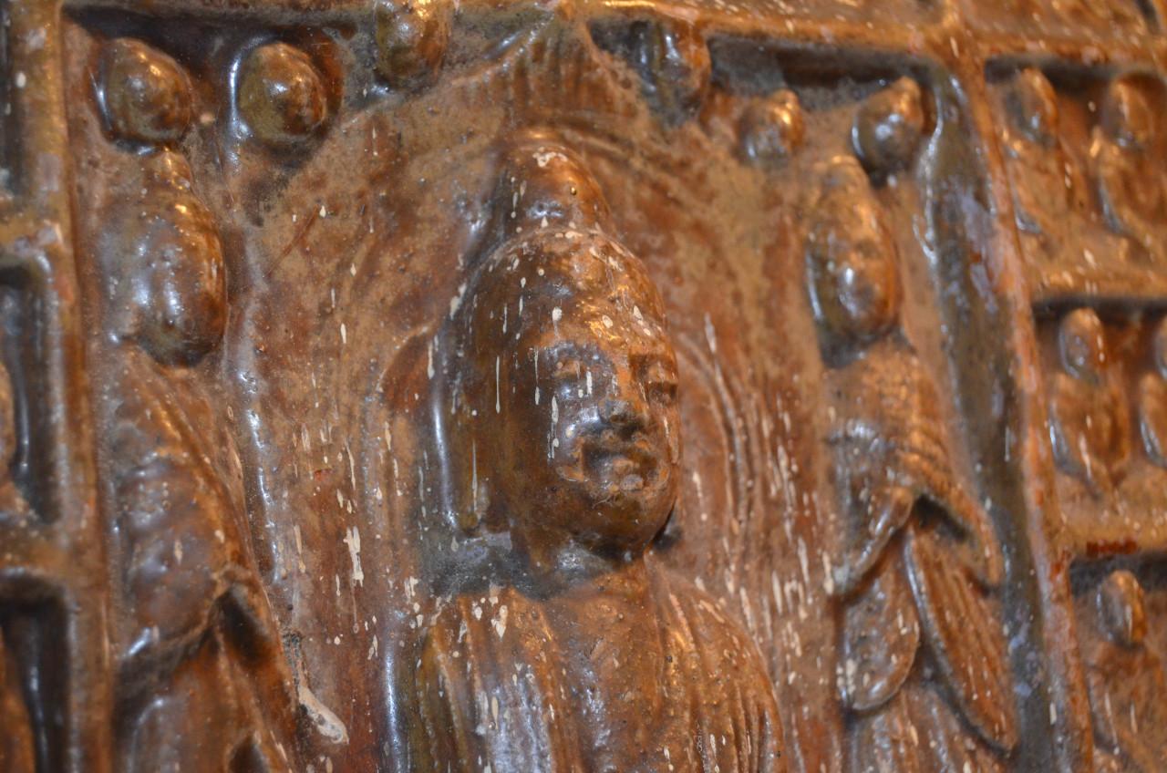 Aardewerk reliëftegel Birma / Burma 18e /19e eeuw met daarop een Boedha