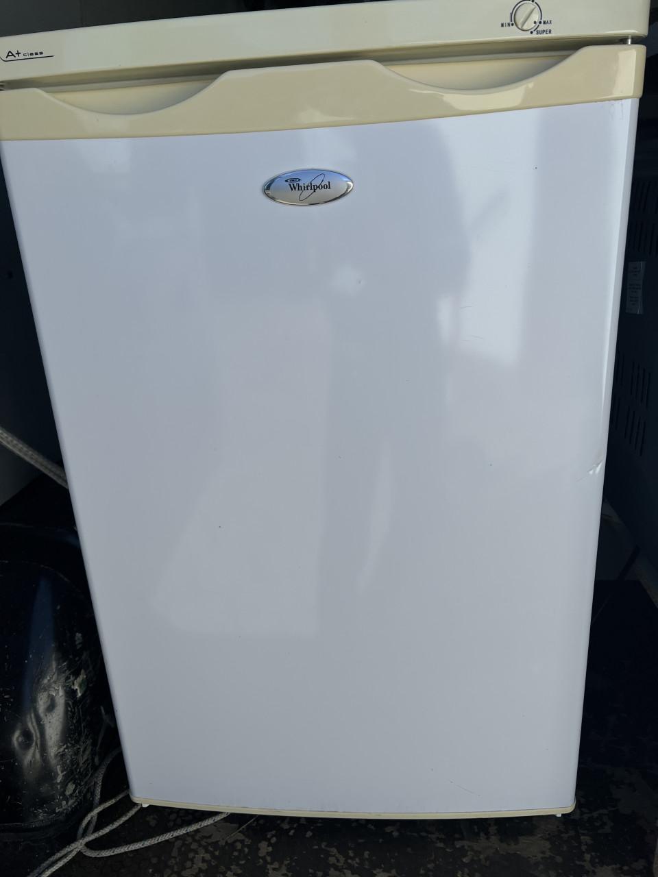 Tafelmodel Vrieskast 4 laden  85x55 cm. Inhoud vriezer 91 liter klasse A+