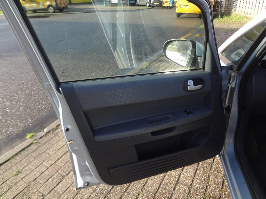 Mitsubishi Colt 1.3 invite