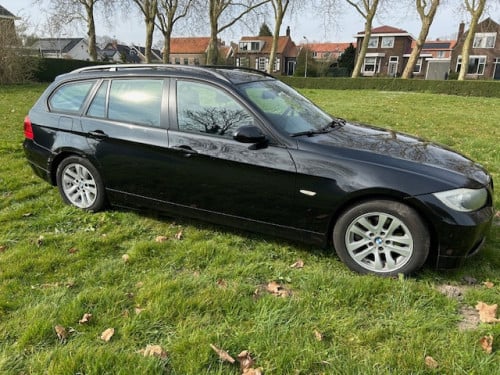 BMW 318i touring - E91