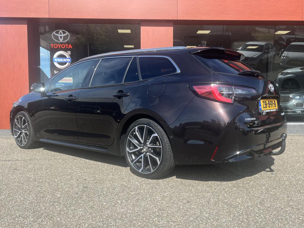 Toyota Corolla Touring Sports 2.0 hybrid executive | trekhaak | pano | nav!