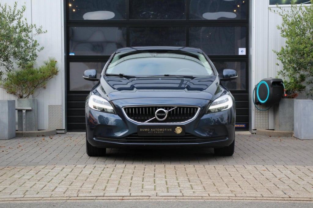 Volvo V40 2.0 t2 momentum - navi - cruise - grootlicht ass - led - pdc - st