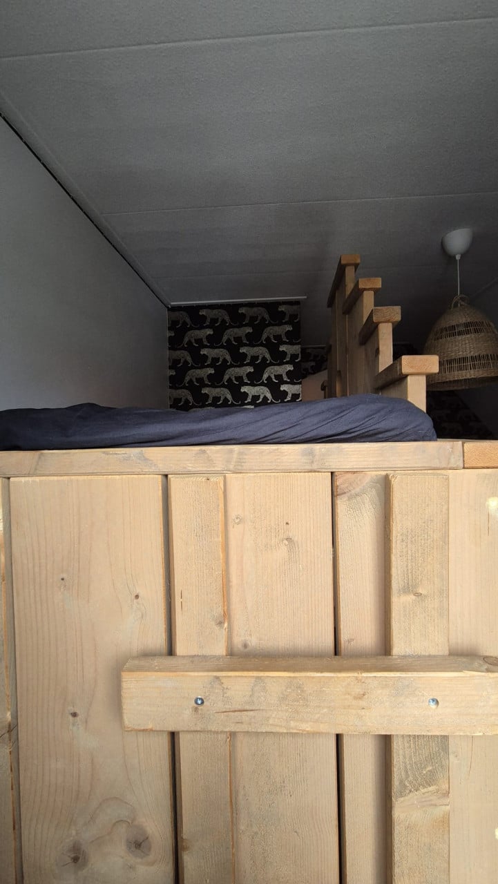 Stoer steigerhouten kinderbed met 3 slaapplekken!