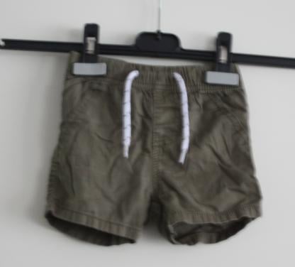 Groene korte broek maat 86