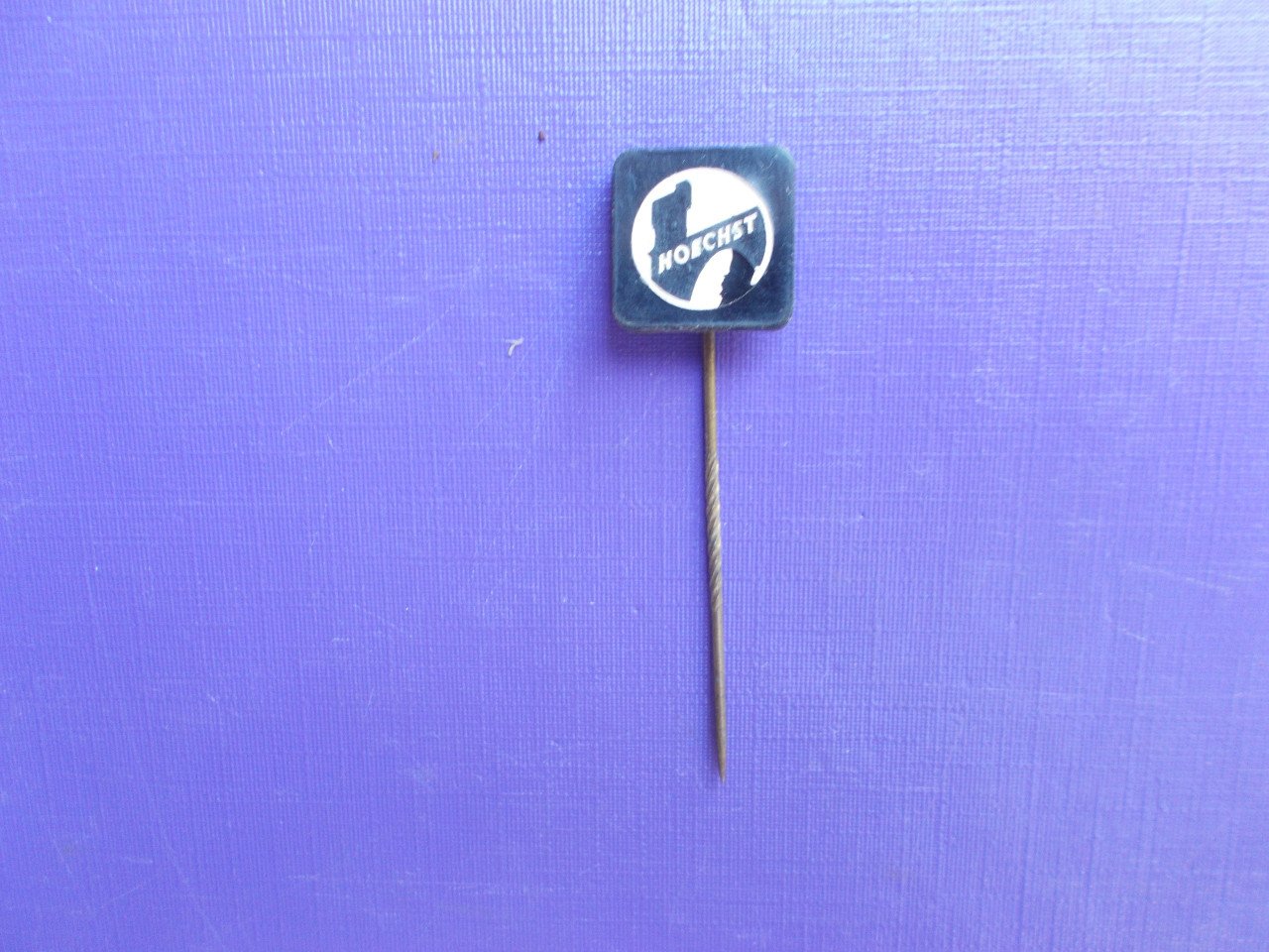 Vintage speldje HOECHST