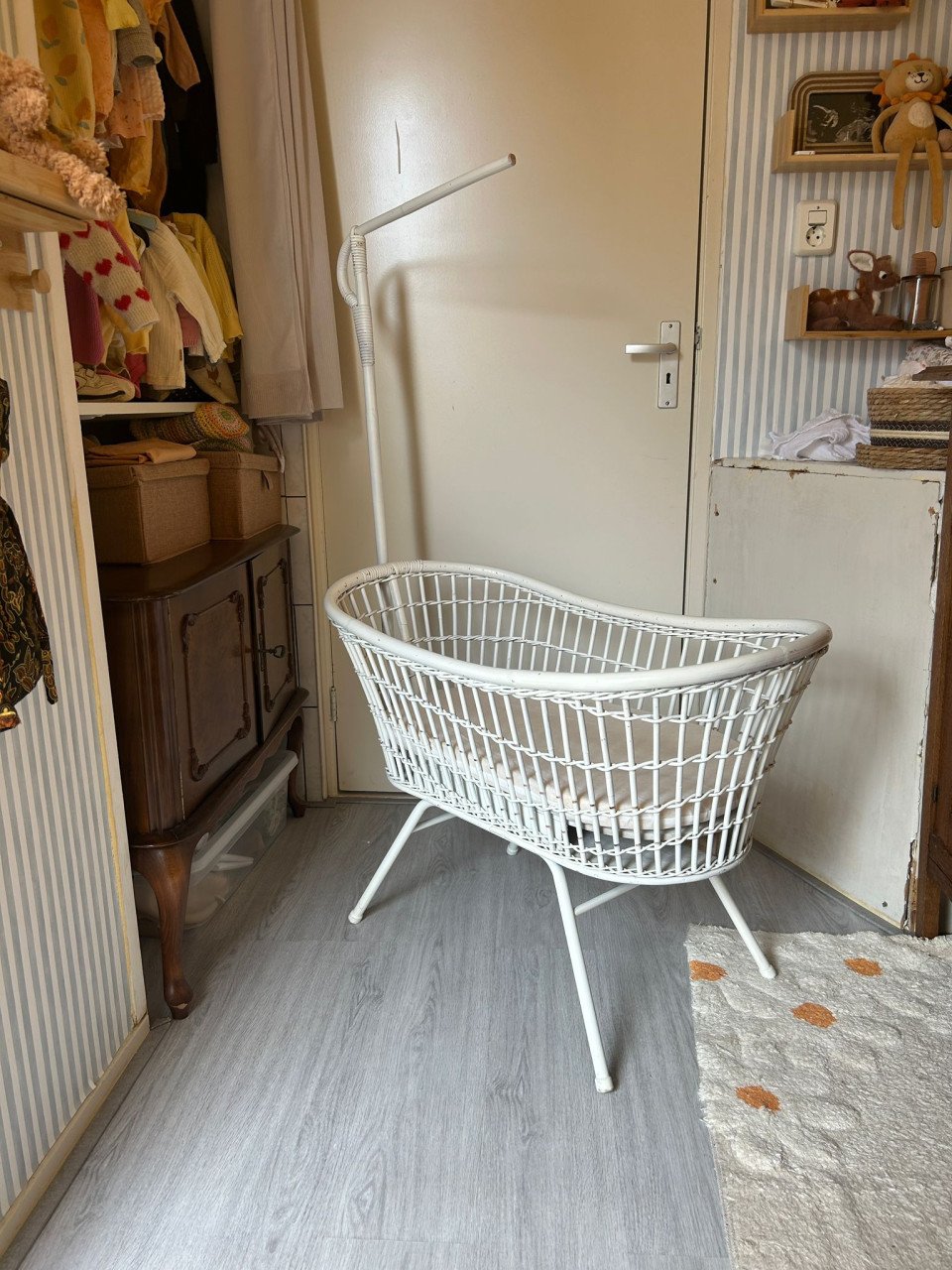 Vintage/Antiek babywiegje met matras en hemeltje voor newborn