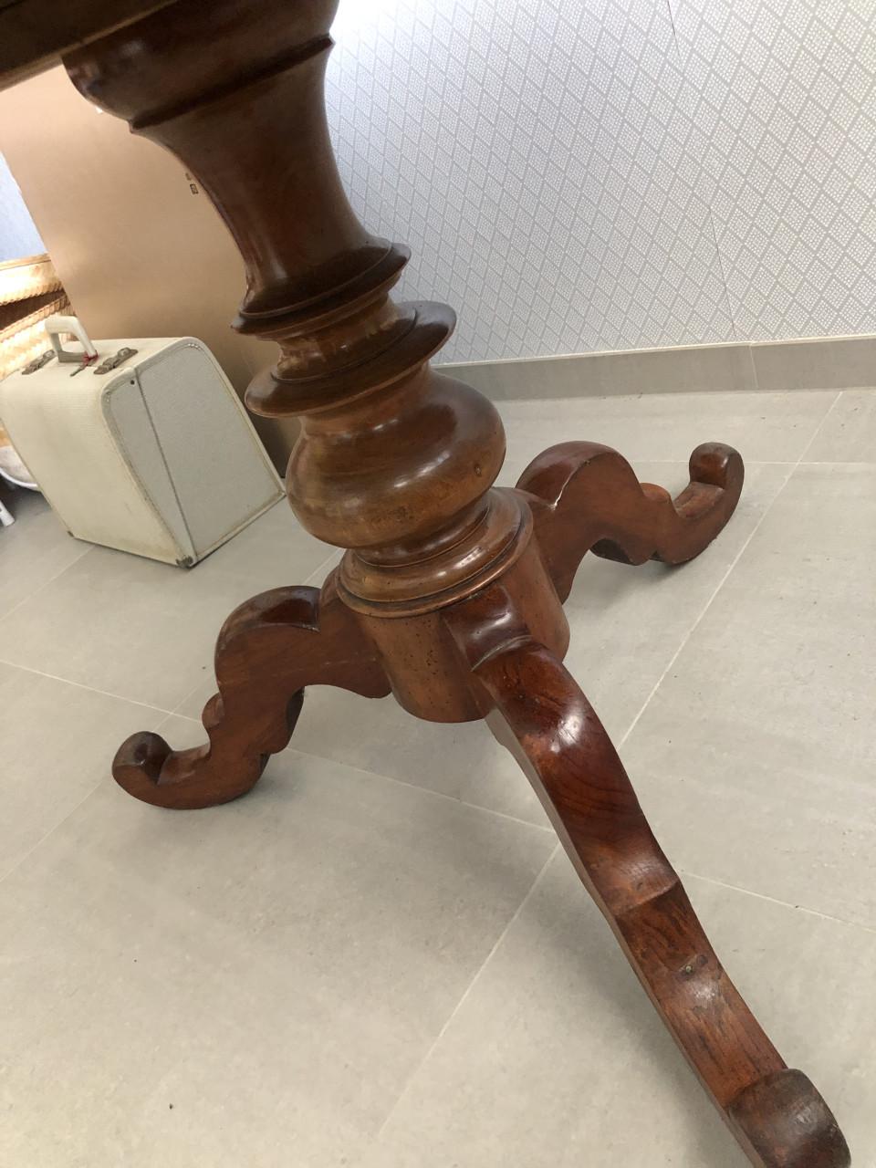 Antieke tafel