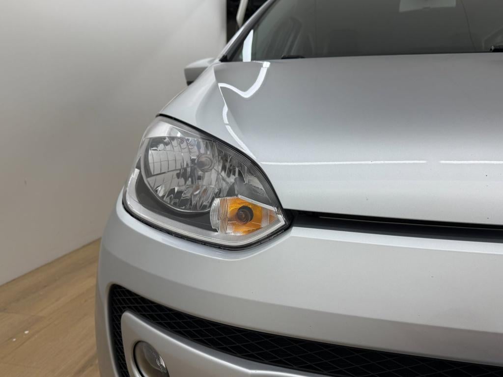 Volkswagen UP! occasion 1.0 high up! bluemotion | grijs | tweedehands volks