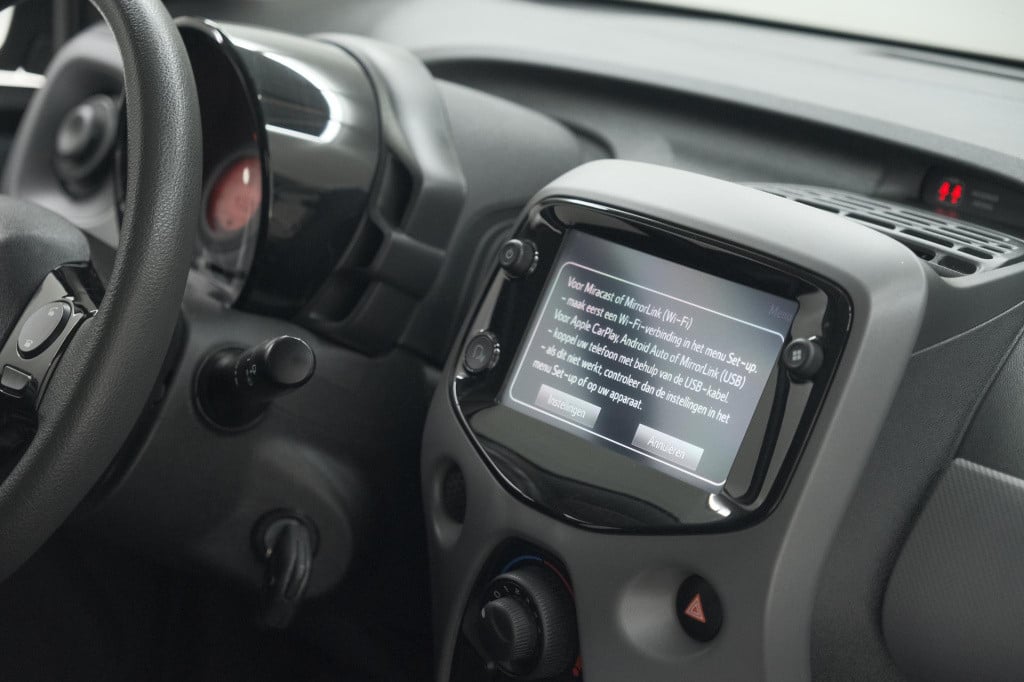 Peugeot 108 1.0 e-vti active | apple carplay | bluetooth | elektrische rame