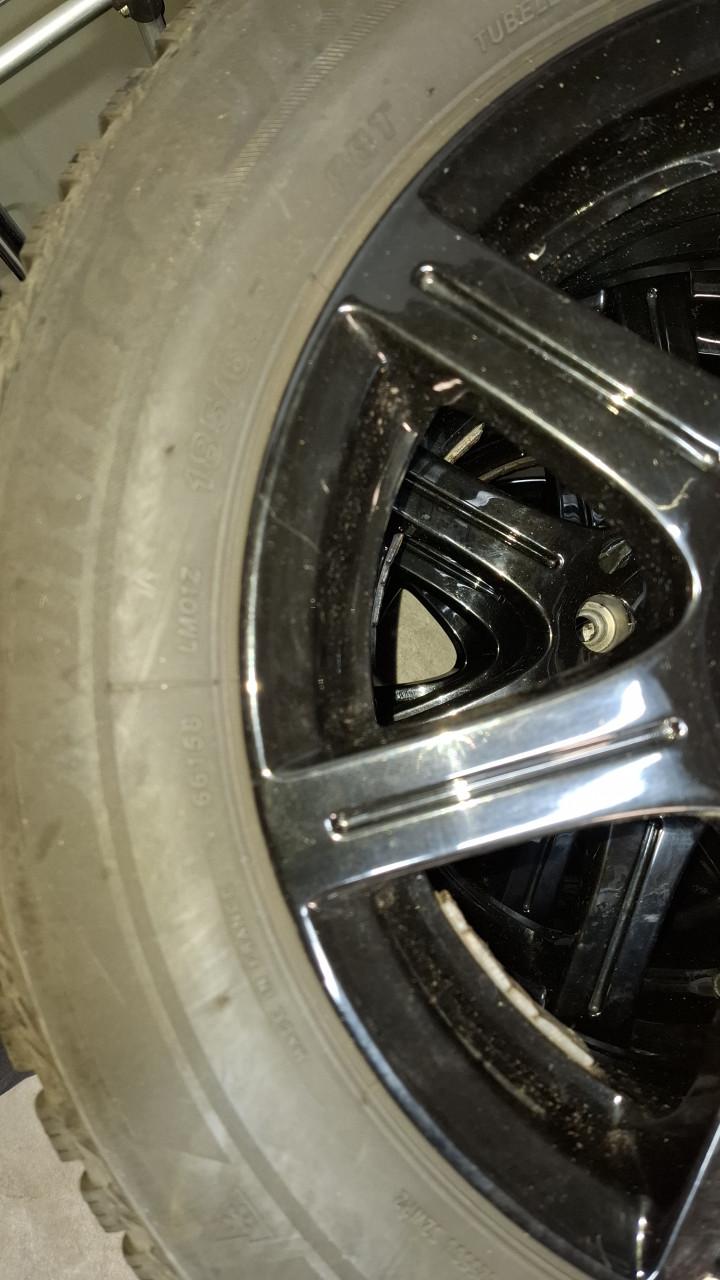 Winterbanden 185/65R15  met velgen steekmaat 4x100