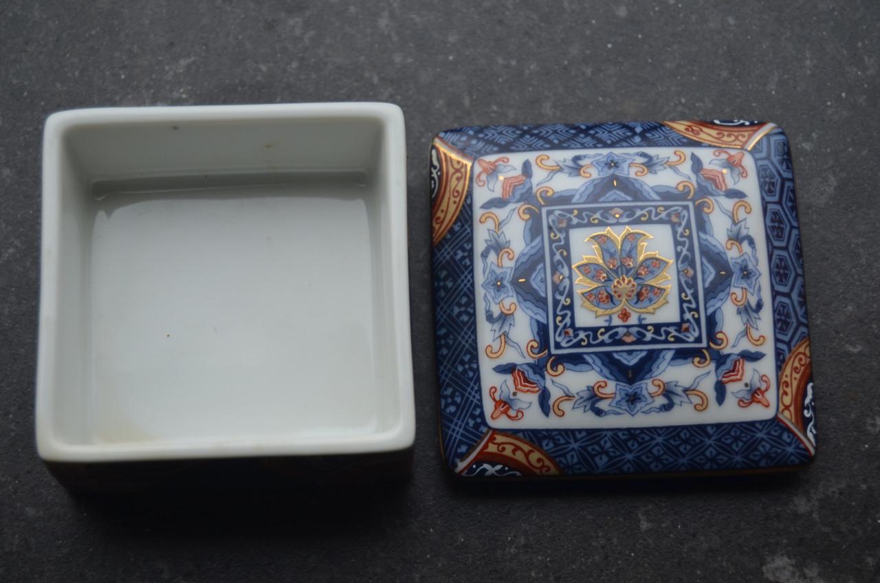 VAGA porseleinen bakje / doosje / dinges ipst.