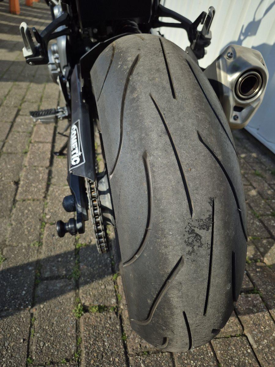 Kawasaki Z900 uit 2019, stoere naked bike, weinig Km