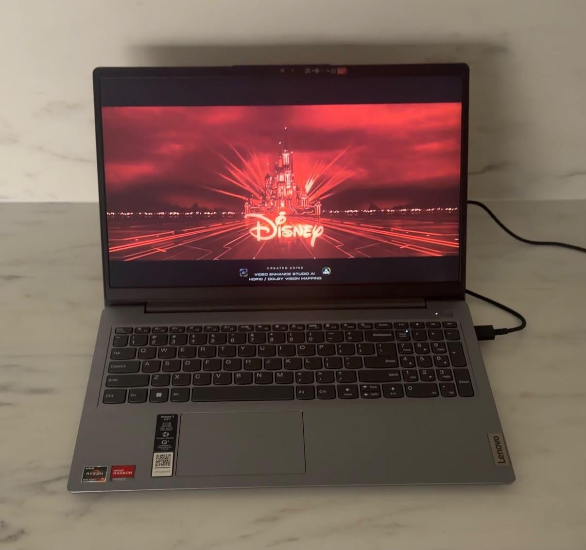 Vlotte Lenovo IdeaPad 3 | Ryzen 7 5700U  8 cores | RAM 20GB 3200MHZ | SSD |