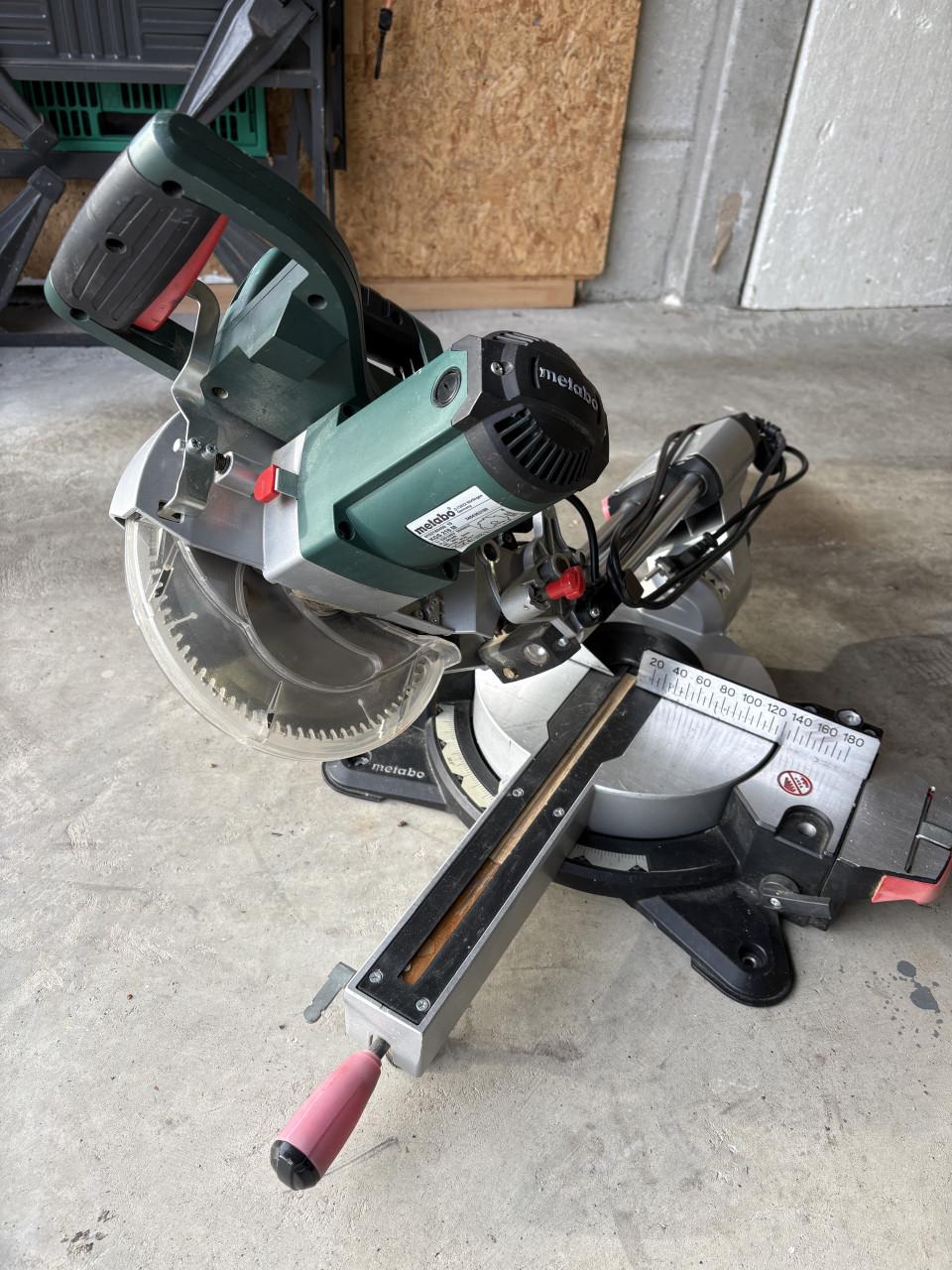 Afkort/verstekzaag GERESERVEERD