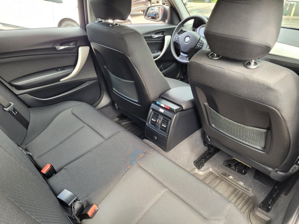 BMW 1 Serie 116i executive advantage . navi climate pdc lm velgen led stoel