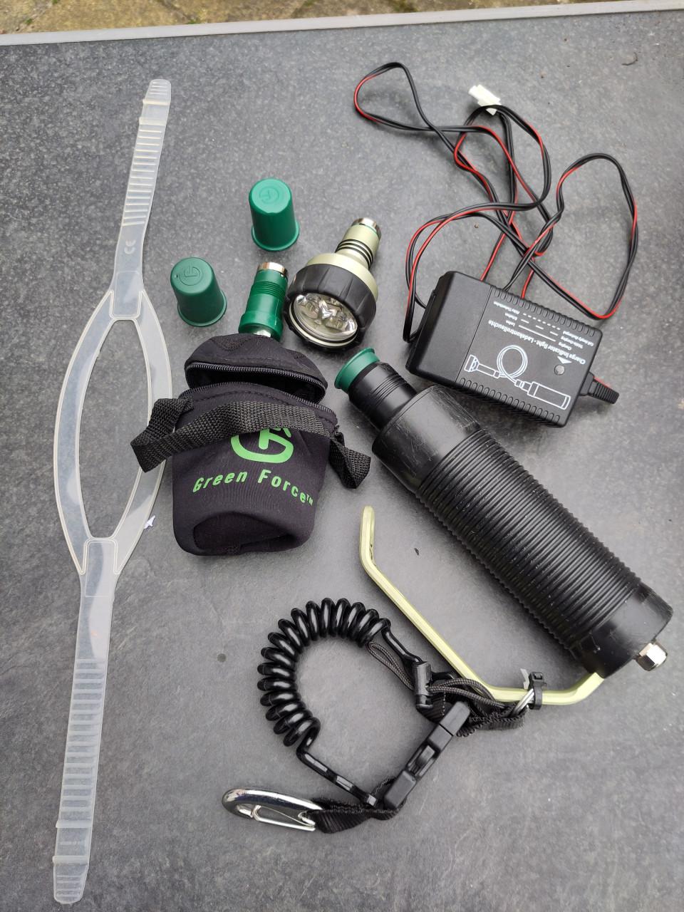 Duikset te koop: Aquatech duikmes en Green Force duiklamp