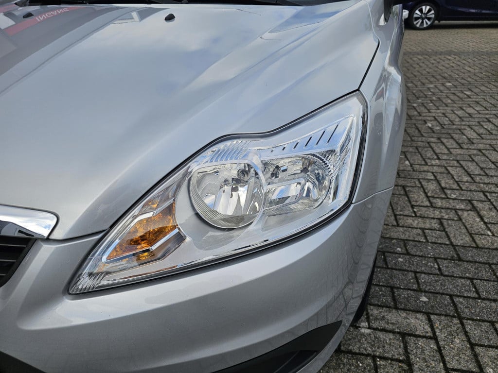 Ford Focus 1.6 trend airco,trekhaak. van eerste eigenaar!
