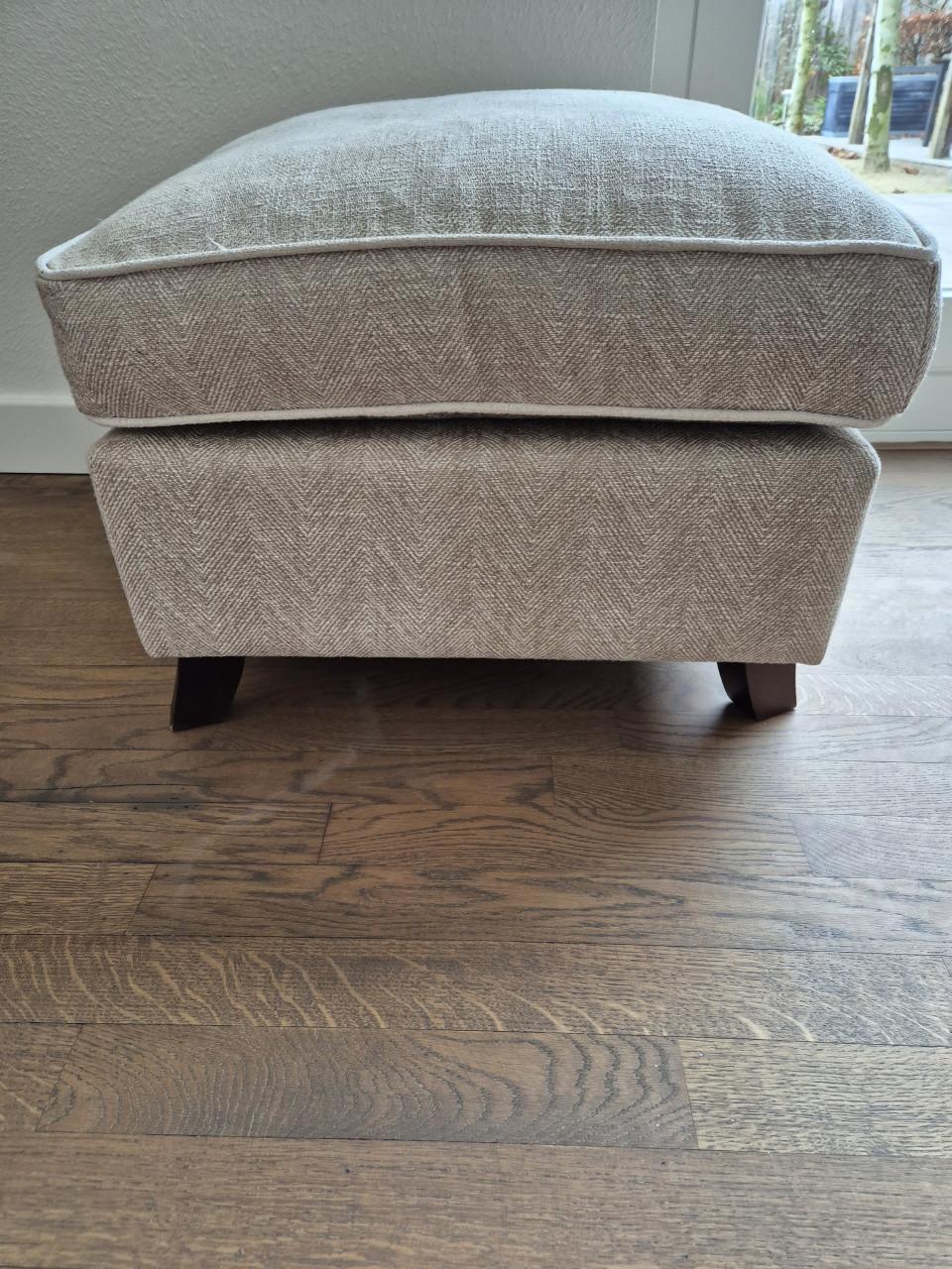Loveseat met hocker
