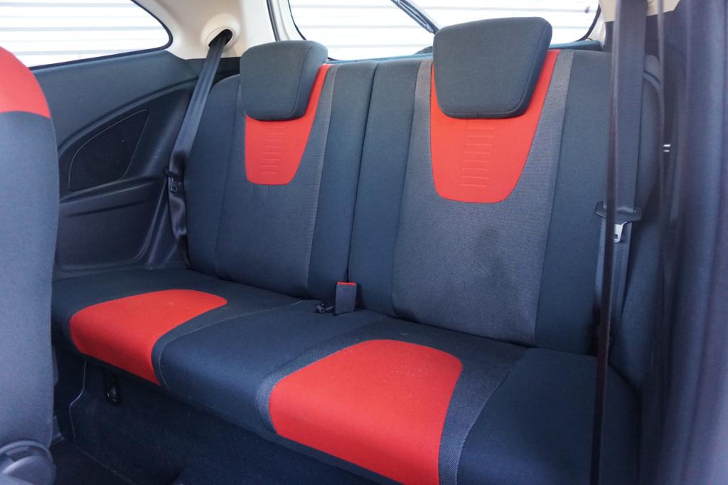 Ford KA 1.2 titanium airco / elektr. ramen / lm velgen / nap / nieuwe apk!