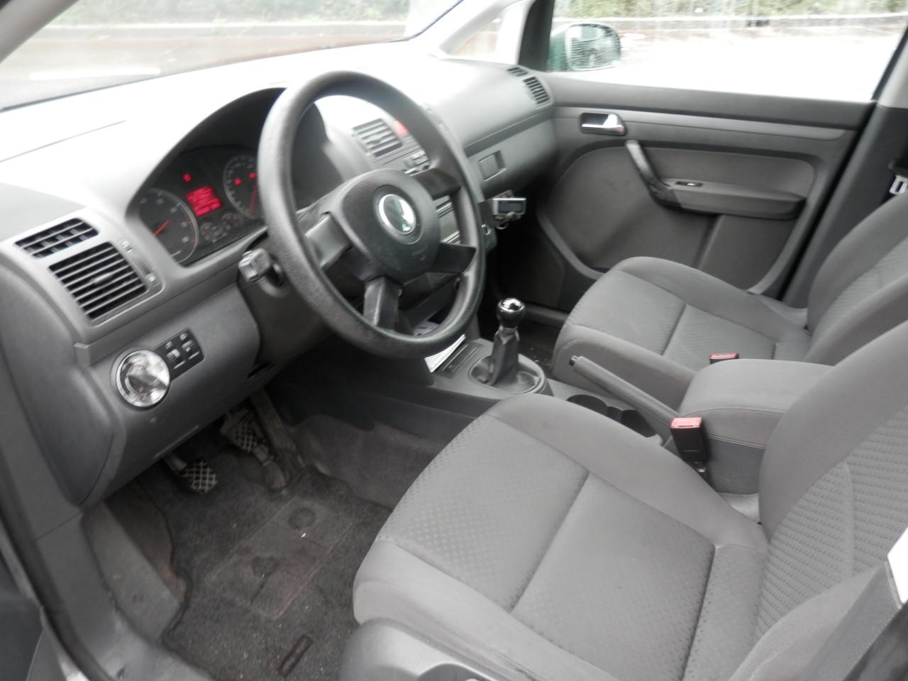 Auto Garant Biedt Aan: Volkswagen Touran 1.6 Business