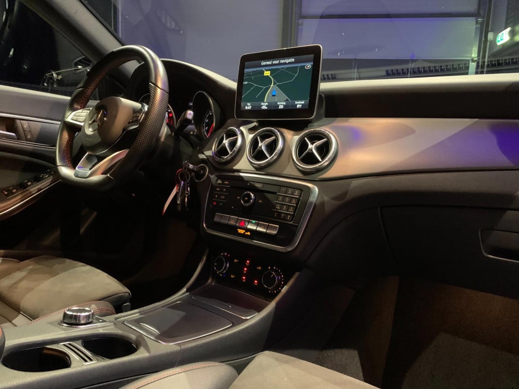 Mercedes-Benz Cla shooting brake 180 ambition *amg-line*led*