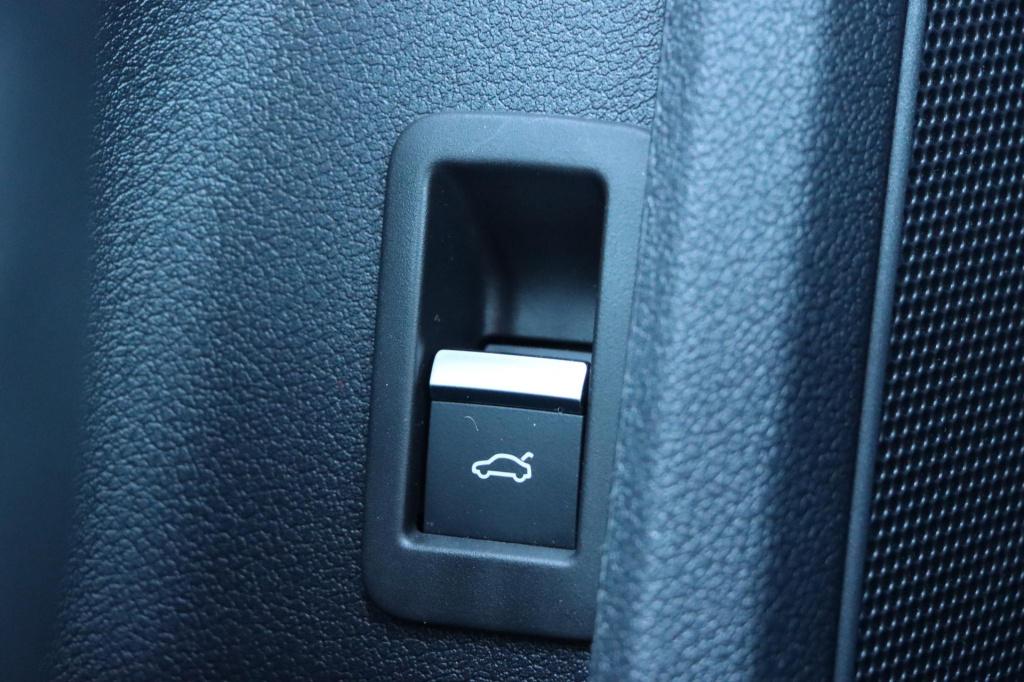 Audi A4 limousine 35 tfsi s edition 150pk s-tronic