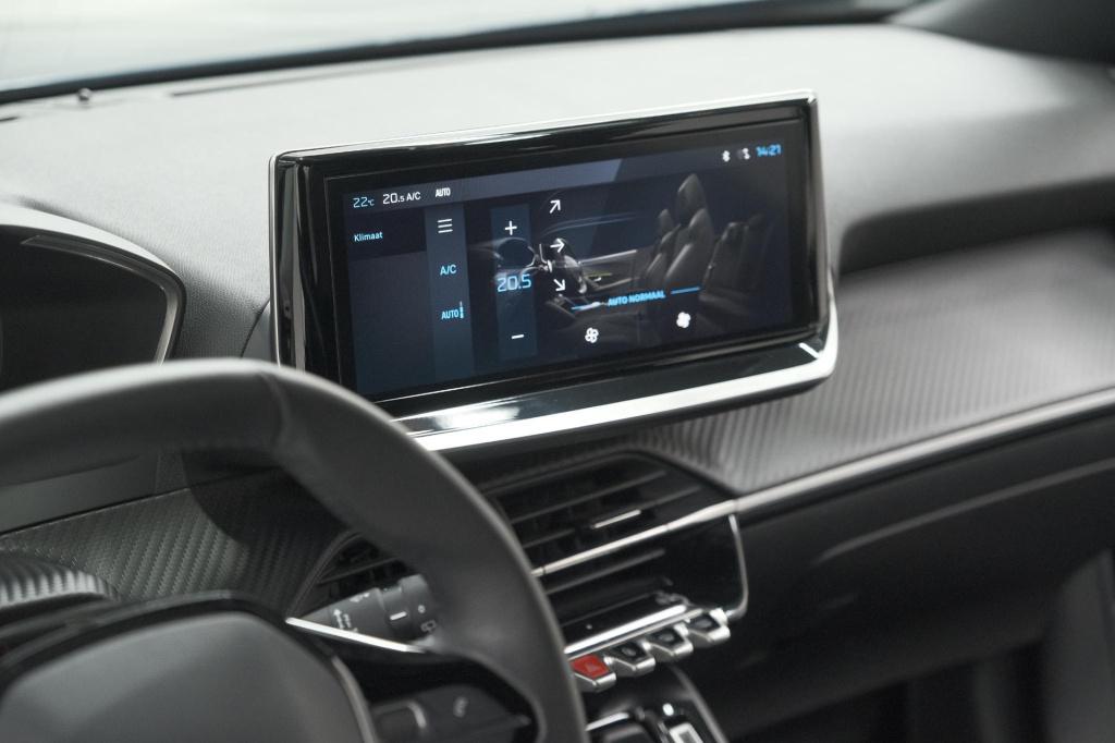 Peugeot 2008 puretech 100 allure | apple carplay | parkeersensoren | climat
