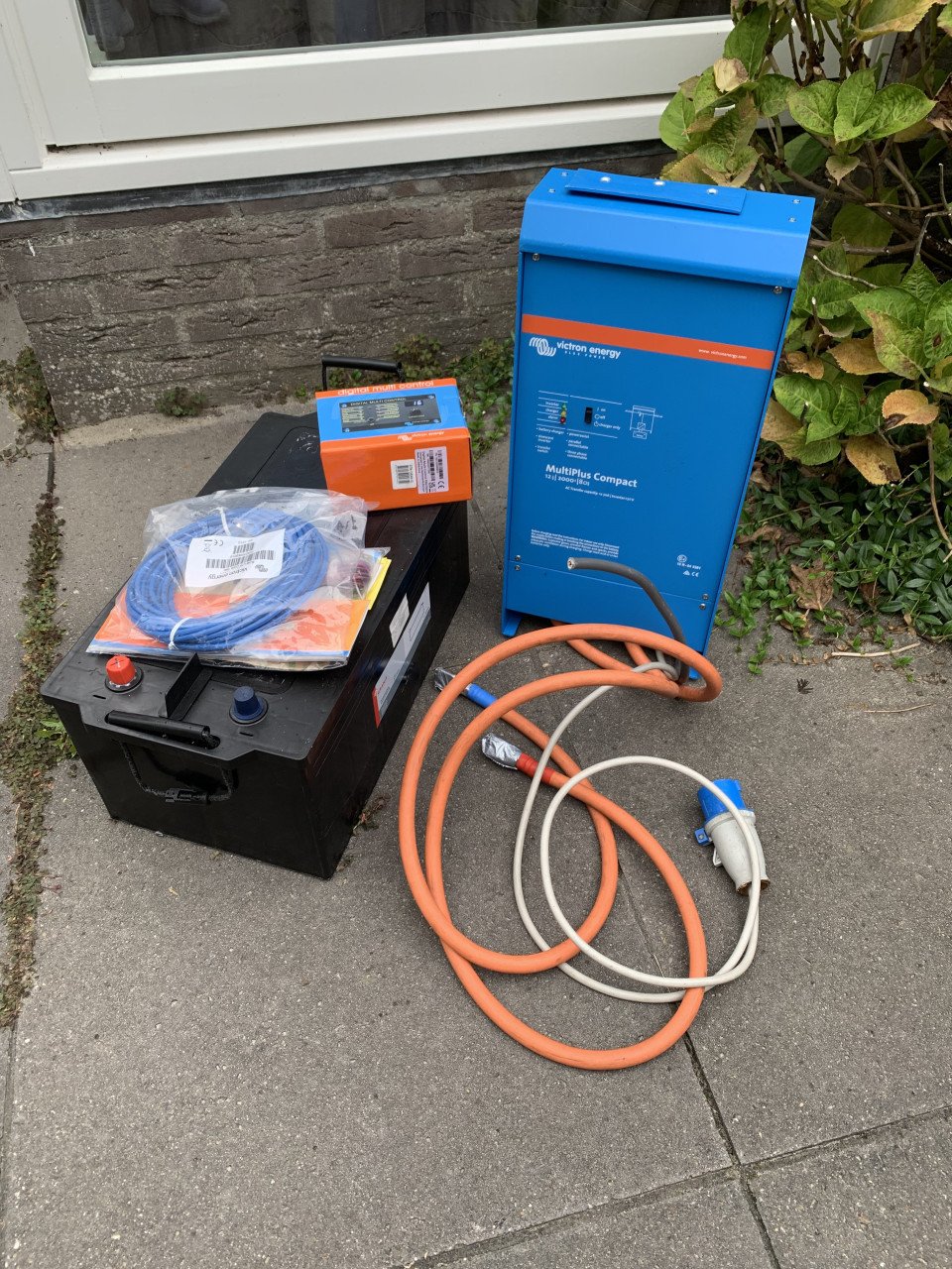 Victron Multiplus 12/2000/80-32 230v met toebehoren