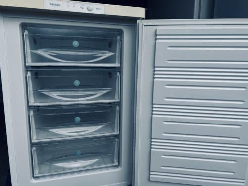 Miele LowFrost Vrieskast 85x55 cm. Inhoud vriezer 104 liter