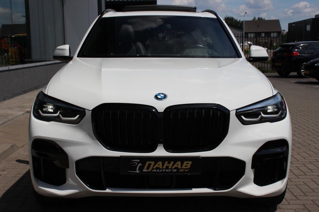BMW X5 xdrive45e high executive | m pakket | pano | luchtvering | trekhaak 