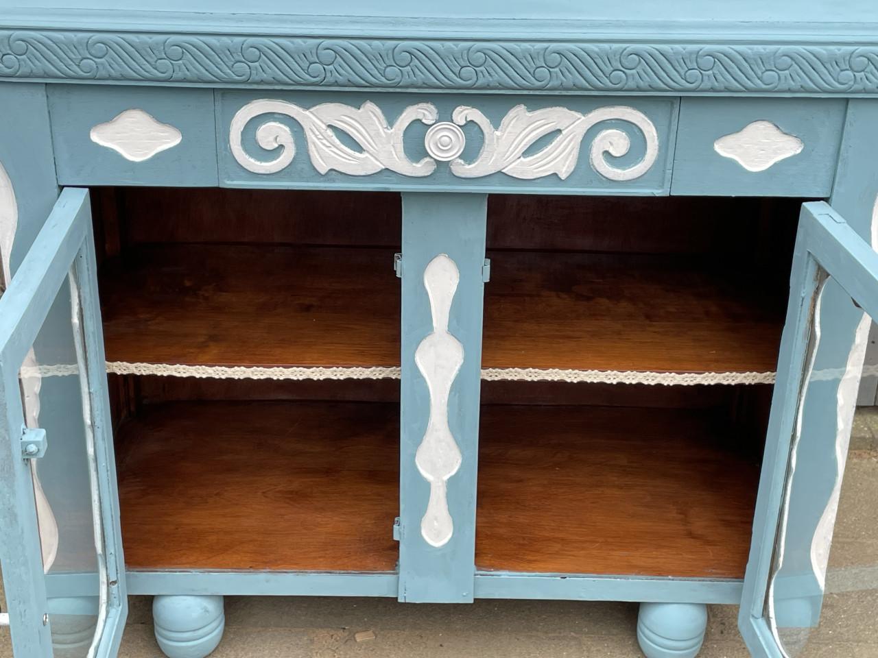 Unieke  brocante vitrine / dressoirkastje