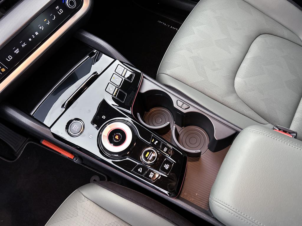 Kia Sportage 1.6 t-gdi plug-in hybrid awd dark edition stoel- stuur verwarm