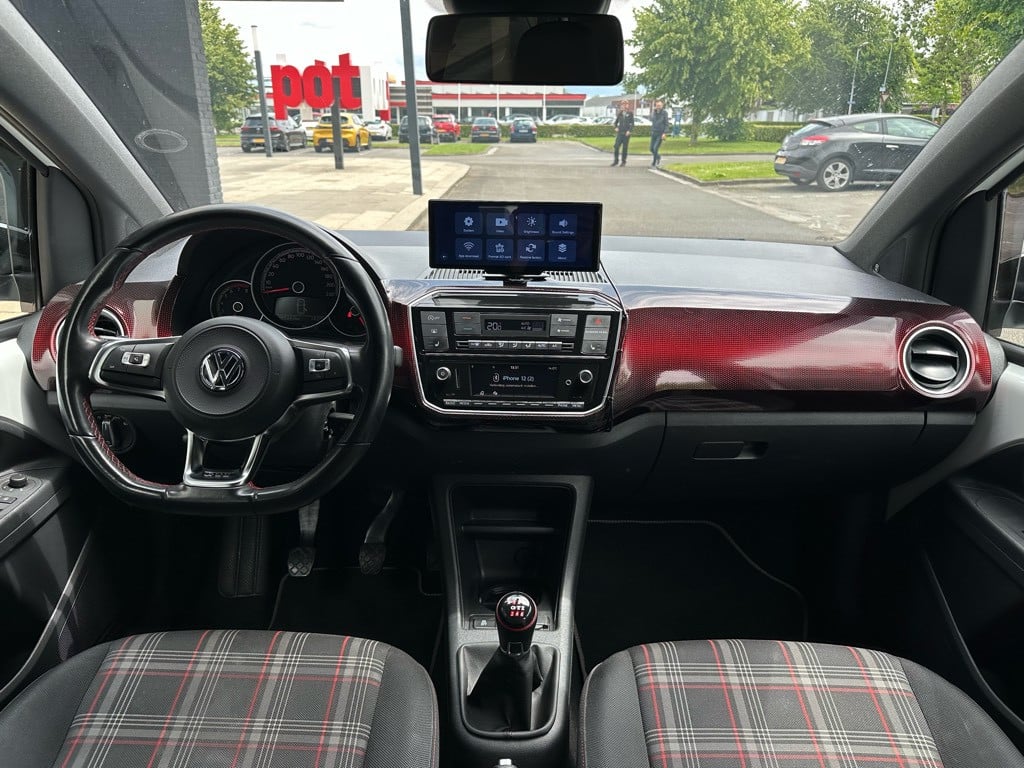 Volkswagen UP! gti // carplay // android auto //