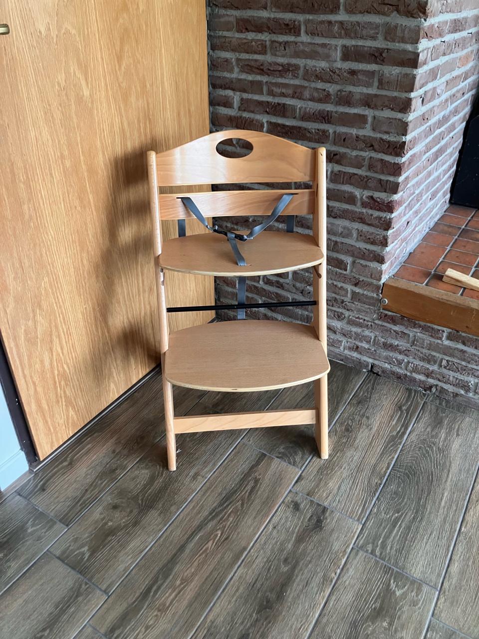Houten kinderstoel