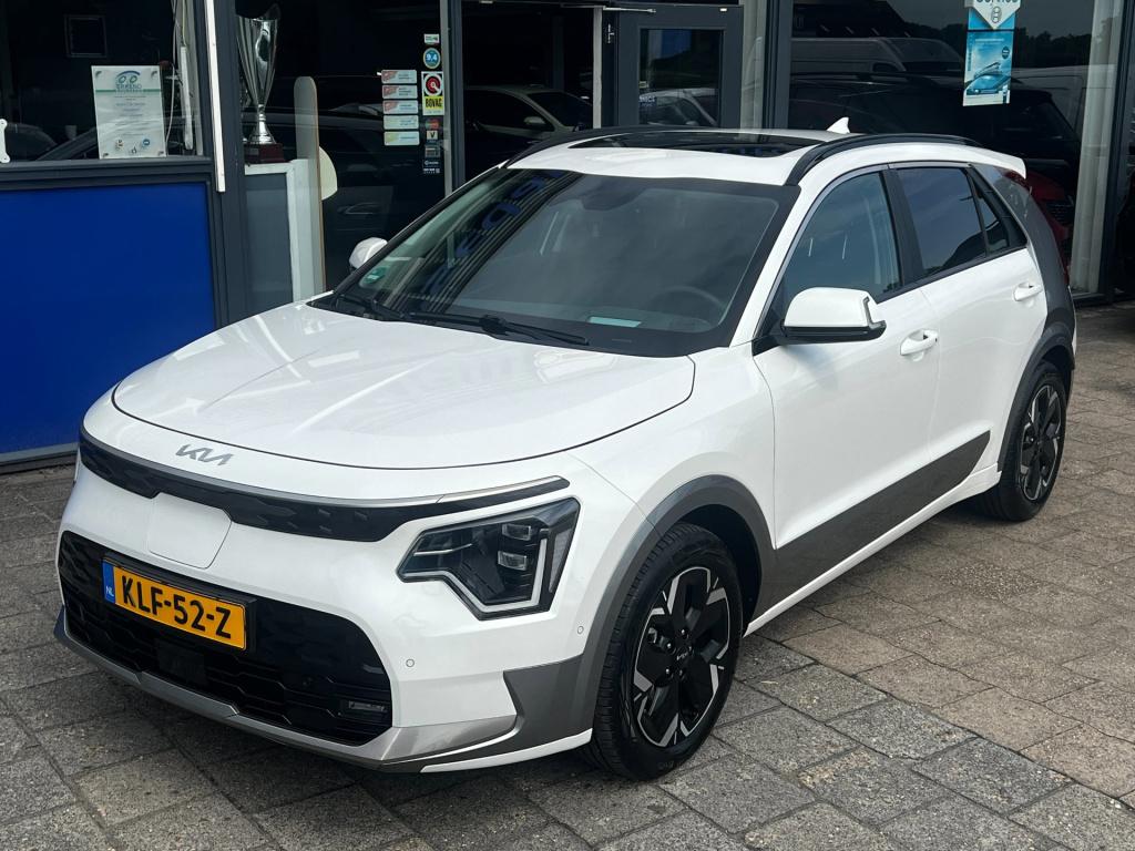 Kia Niro Ev executiveline 64.8 kwh full option, trekhaak afn. pearl white