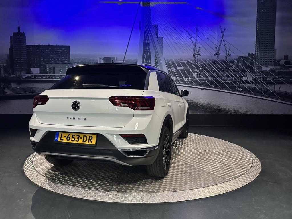 Volkswagen T-roc 1.5 tsi sport *camera*vitrual*winterpack*trekhaak*keyless*