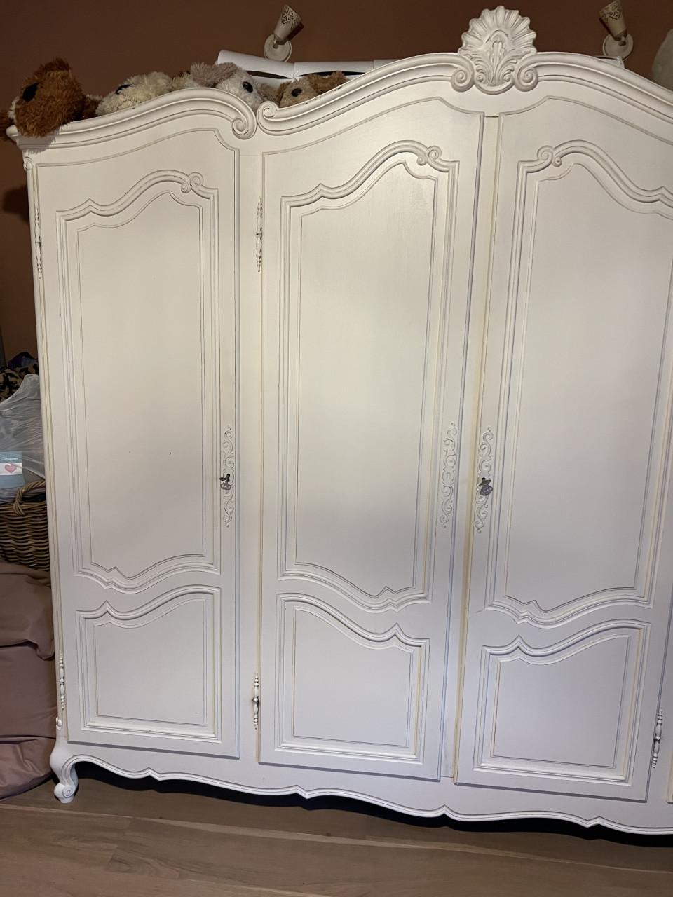 Queen ann vintage kledingkast